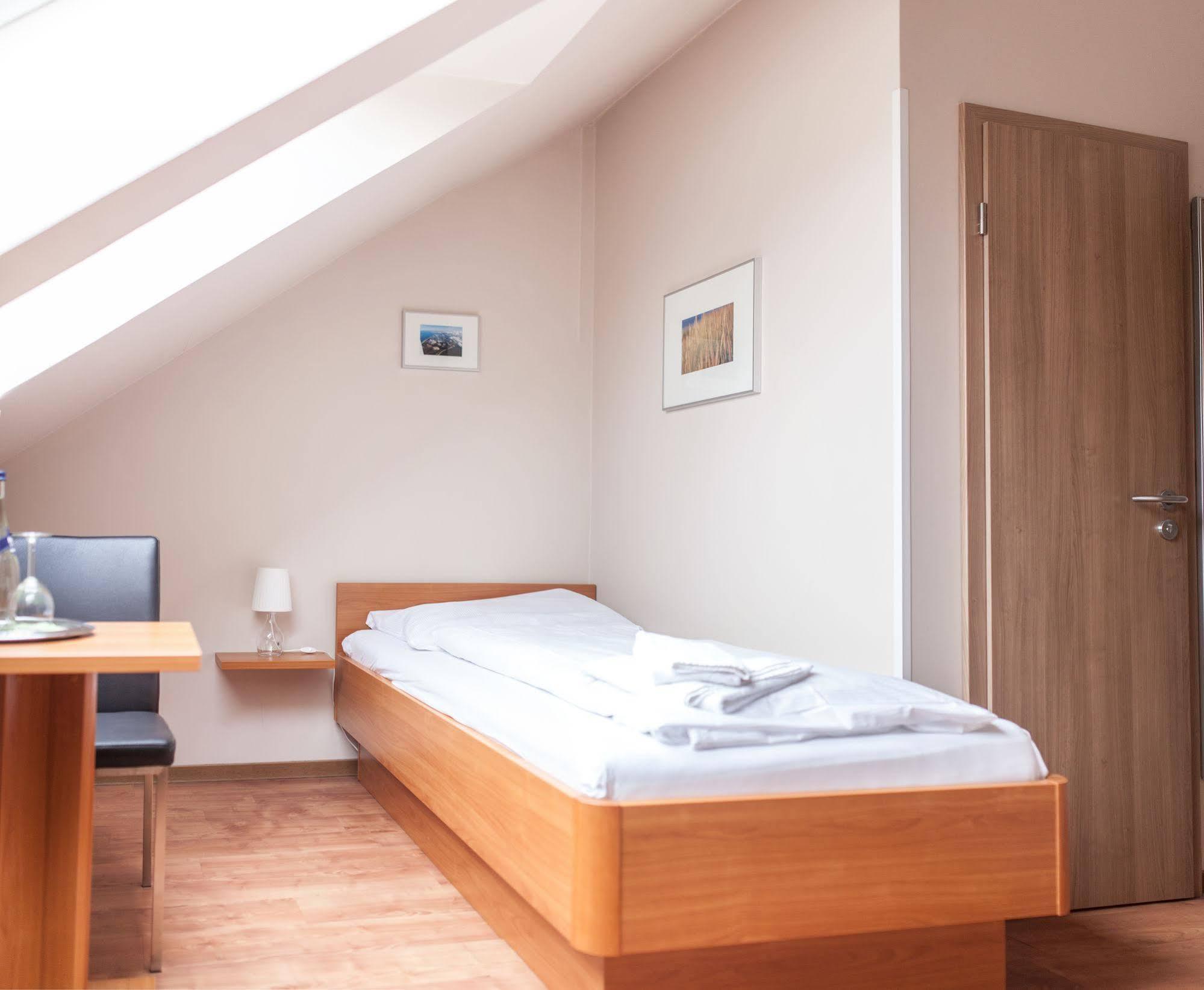 Airport Hotel One Aparthotel Sylt Экстерьер фото