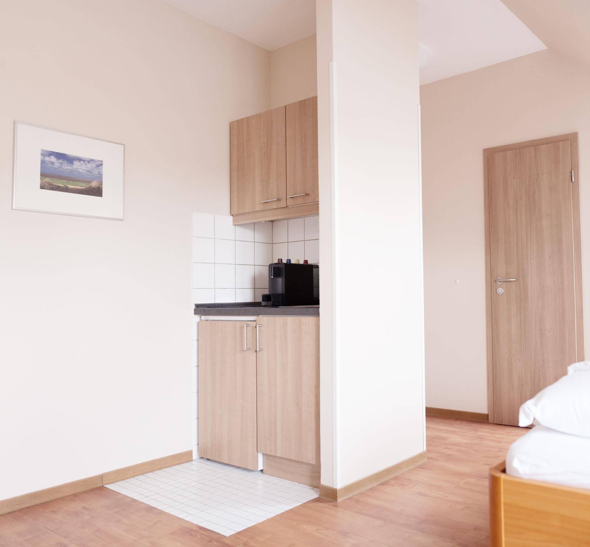 Airport Hotel One Aparthotel Sylt Экстерьер фото