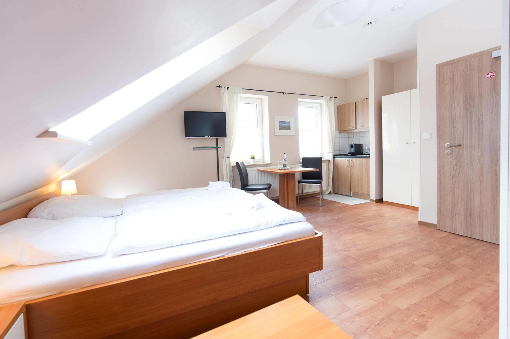 Airport Hotel One Aparthotel Sylt Экстерьер фото