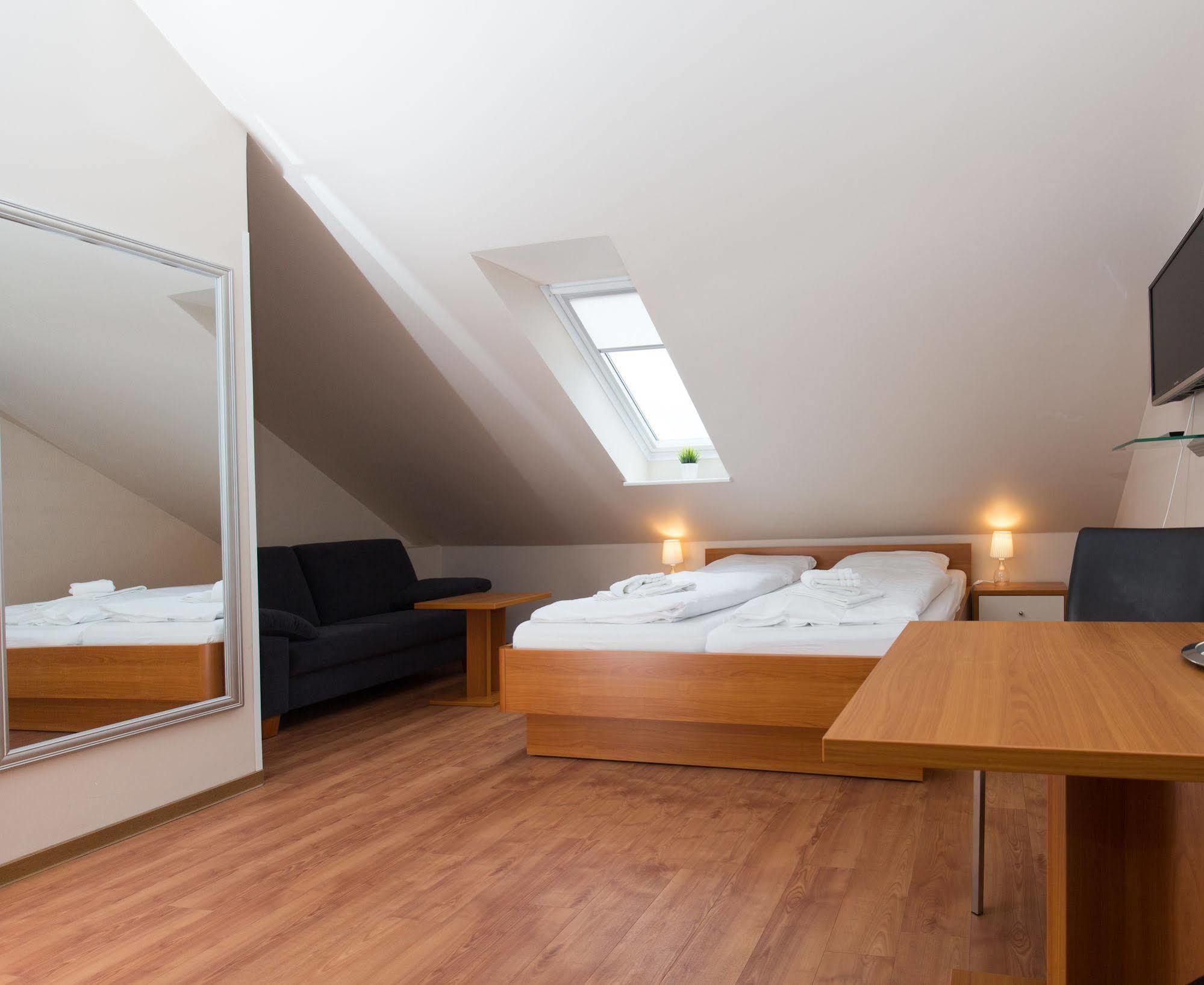 Airport Hotel One Aparthotel Sylt Экстерьер фото