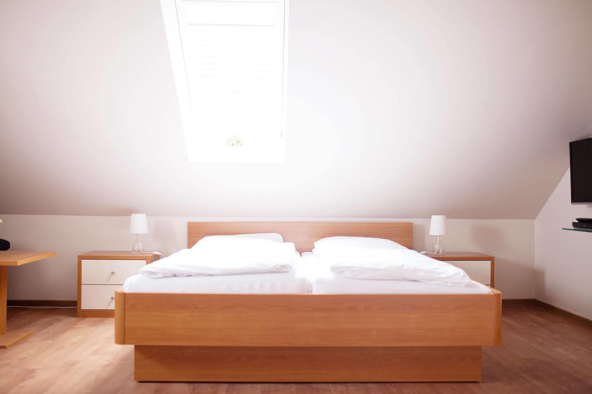 Airport Hotel One Aparthotel Sylt Экстерьер фото